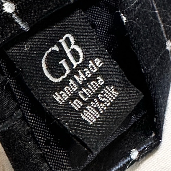 Geoffrey Beene Silk Tie 56 1/4 x 3 3/4” Black with Dots - Picture 7 of 11